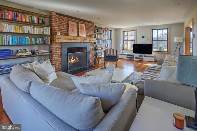 266 PROVINCE LINE RD, Hopewell, NJ 08525