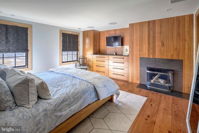 266 PROVINCE LINE RD, Hopewell, NJ 08525