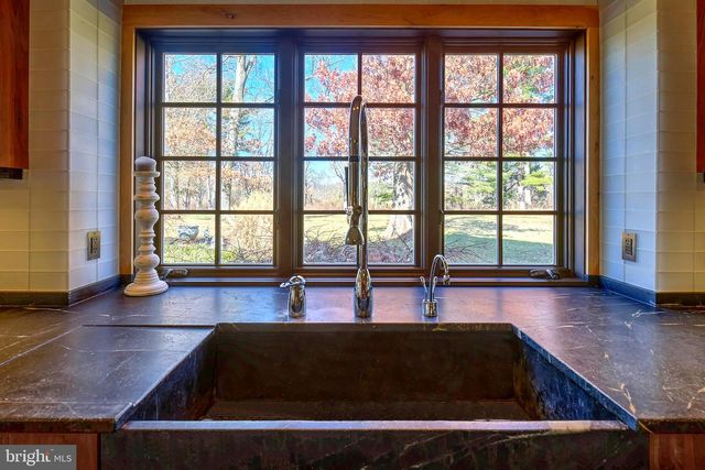 266 PROVINCE LINE RD, Hopewell, NJ 08525