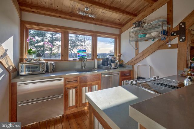 266 PROVINCE LINE RD, Hopewell, NJ 08525