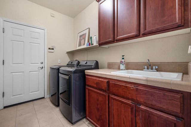 5610 Coloma Ct, Riverbank, CA 95367
