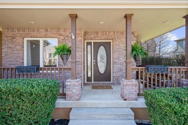 2716 SW REGAL Drive, Lee's Summit, MO 64082