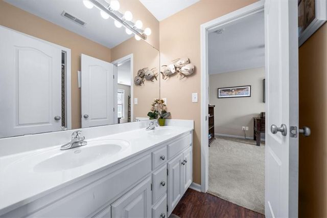 2716 SW REGAL Drive, Lee's Summit, MO 64082