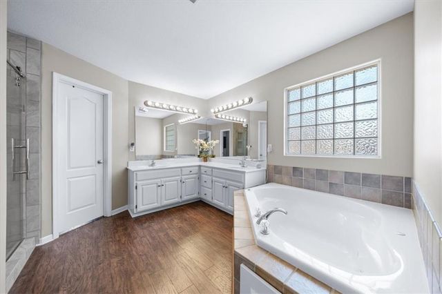 2716 SW REGAL Drive, Lee's Summit, MO 64082