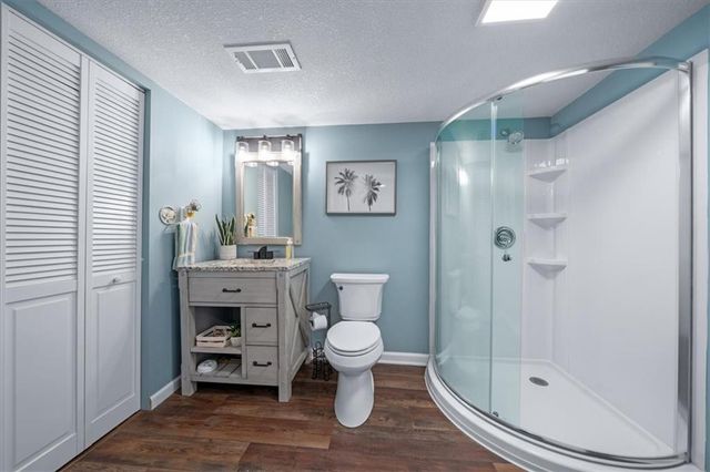 2716 SW REGAL Drive, Lee's Summit, MO 64082