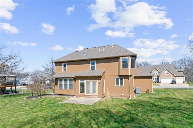 2716 SW REGAL Drive, Lee's Summit, MO 64082