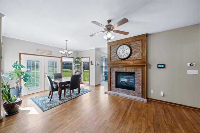 2716 SW REGAL Drive, Lee's Summit, MO 64082