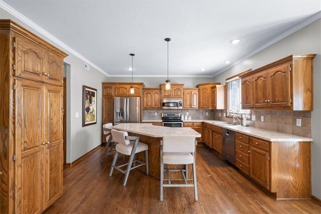 2716 SW REGAL Drive, Lee's Summit, MO 64082