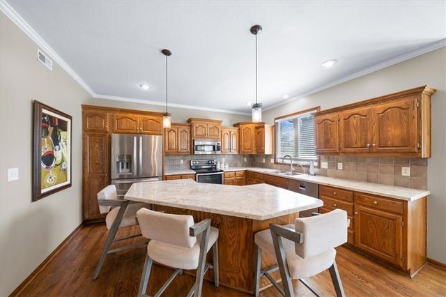 2716 SW REGAL Drive, Lee's Summit, MO 64082