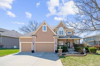 2716 SW REGAL Drive, Lee's Summit, MO 64082