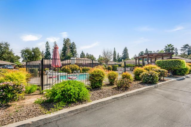 6323 N Marks Avenue, Fresno, CA 93711