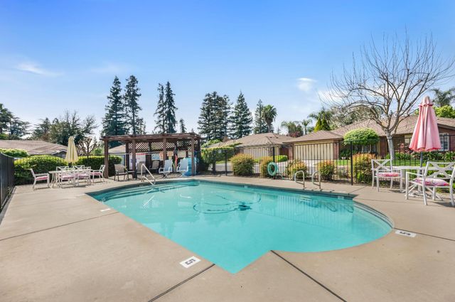 6323 N Marks Avenue, Fresno, CA 93711