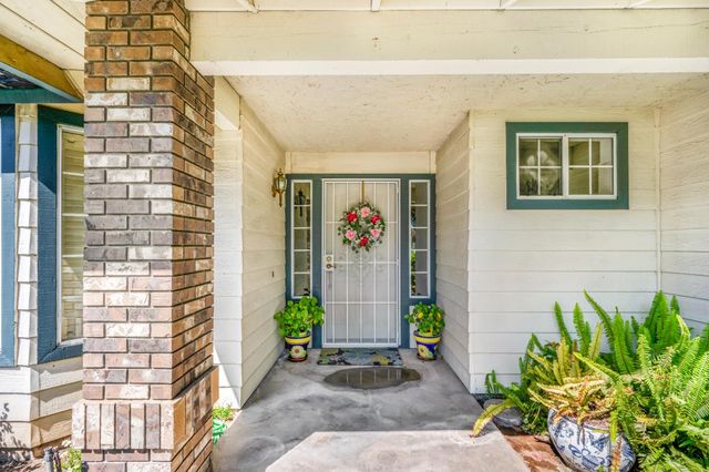 6323 N Marks Avenue, Fresno, CA 93711