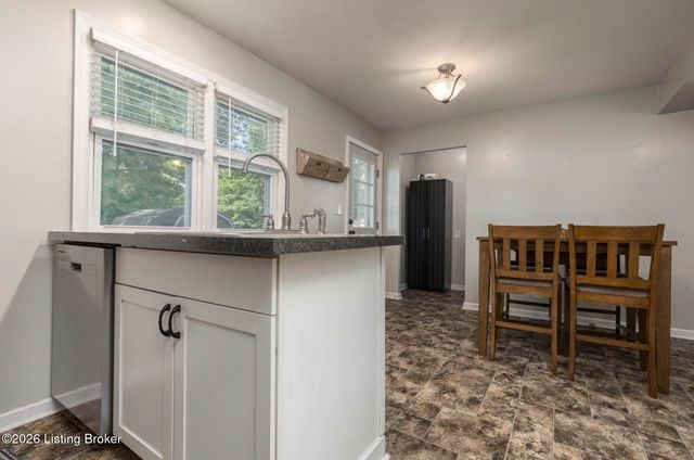 105 Danny Ct, Louisville, KY 40214