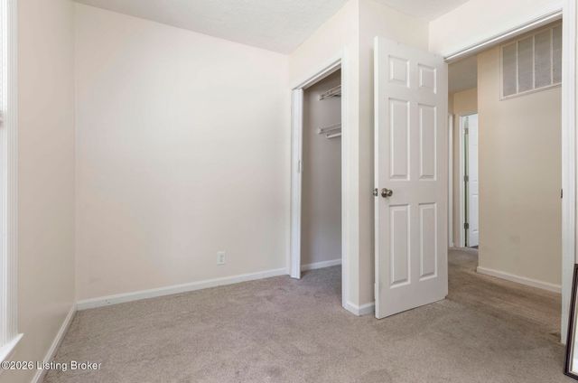 105 Danny Ct, Louisville, KY 40214