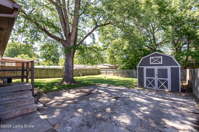 105 Danny Ct, Louisville, KY 40214