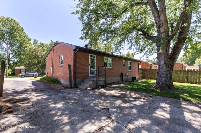 105 Danny Ct, Louisville, KY 40214