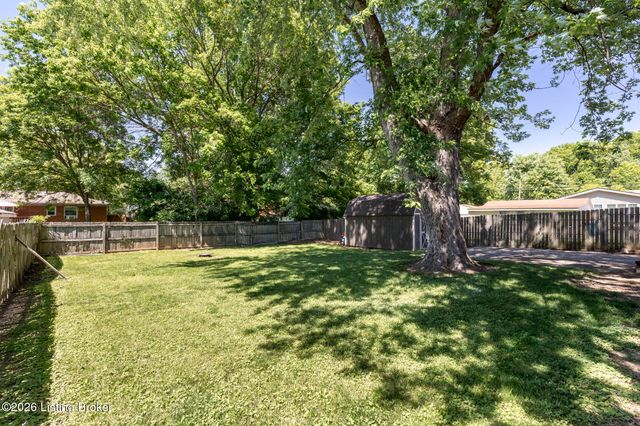 105 Danny Ct, Louisville, KY 40214