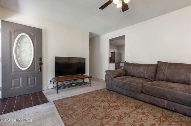105 Danny Ct, Louisville, KY 40214
