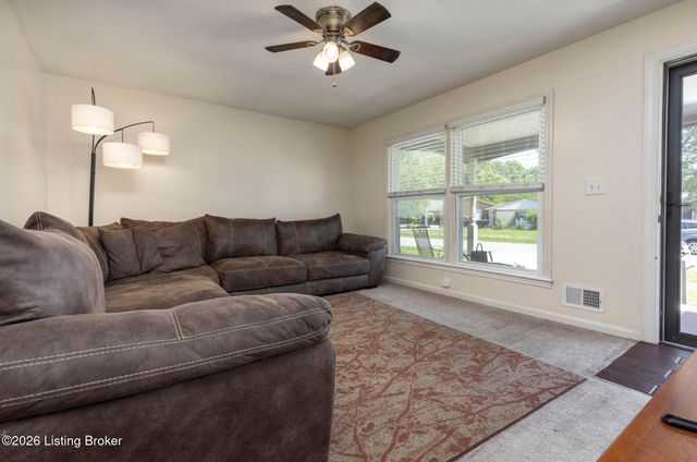 105 Danny Ct, Louisville, KY 40214