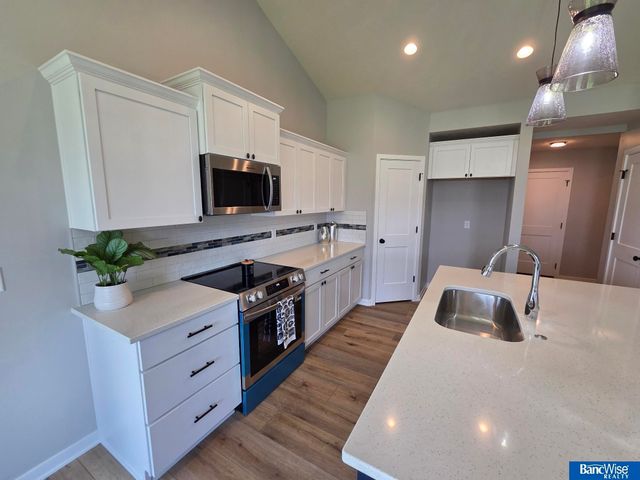 500 Railroad Street, Hallam, NE 68368