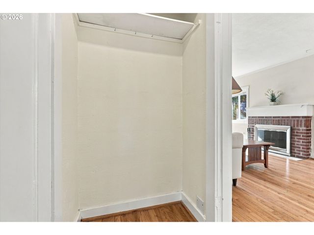 6221 Ne HALSEY St, Portland, OR 97213