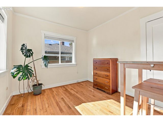 6221 Ne HALSEY St, Portland, OR 97213