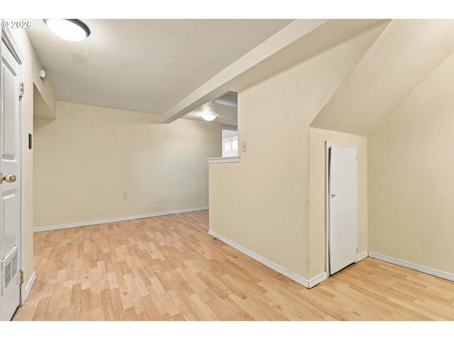 6221 Ne HALSEY St, Portland, OR 97213