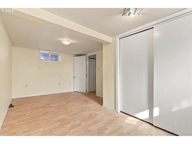 6221 Ne HALSEY St, Portland, OR 97213