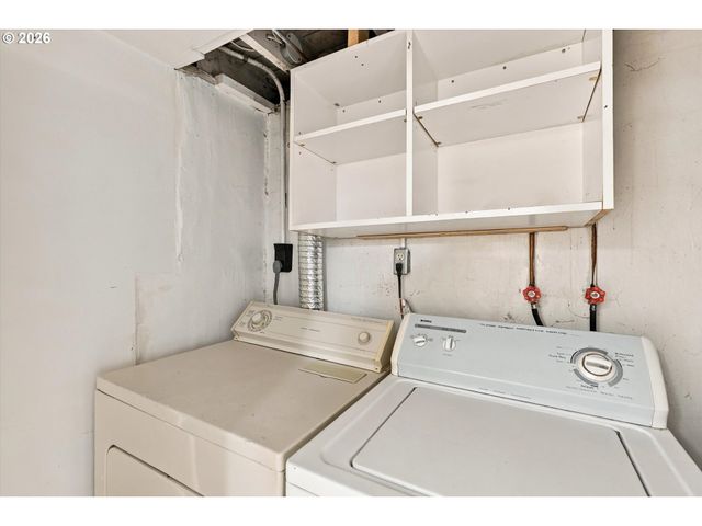6221 Ne HALSEY St, Portland, OR 97213