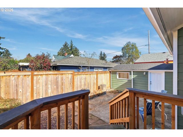 6221 Ne HALSEY St, Portland, OR 97213
