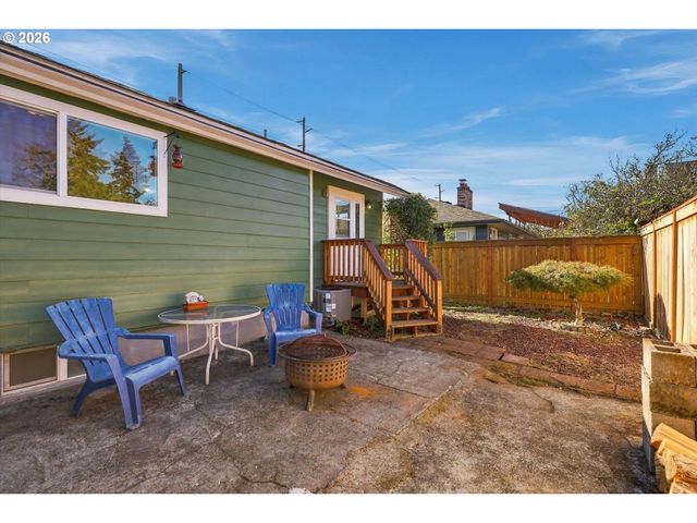 6221 Ne HALSEY St, Portland, OR 97213