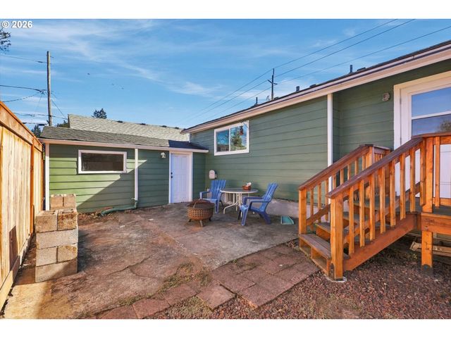6221 Ne HALSEY St, Portland, OR 97213