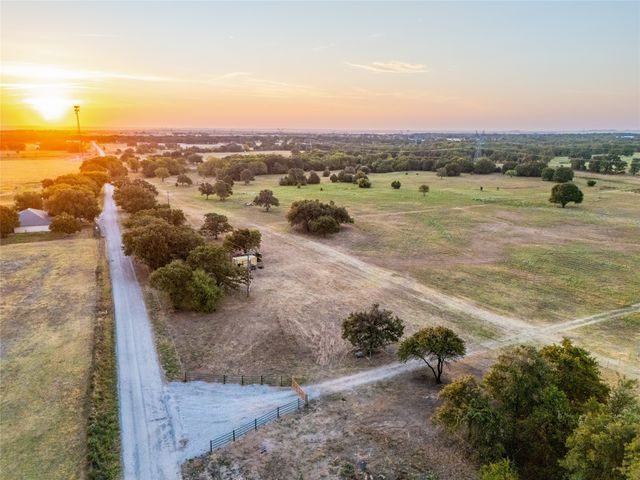 455 County Rd 1650, Chico, TX 76431