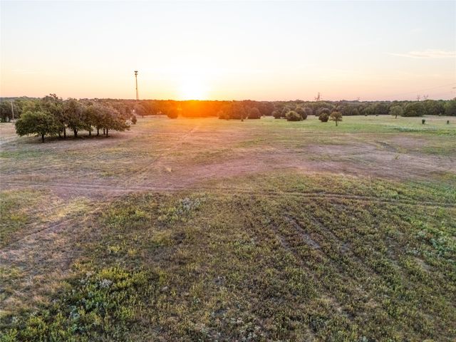 455 County Rd 1650, Chico, TX 76431