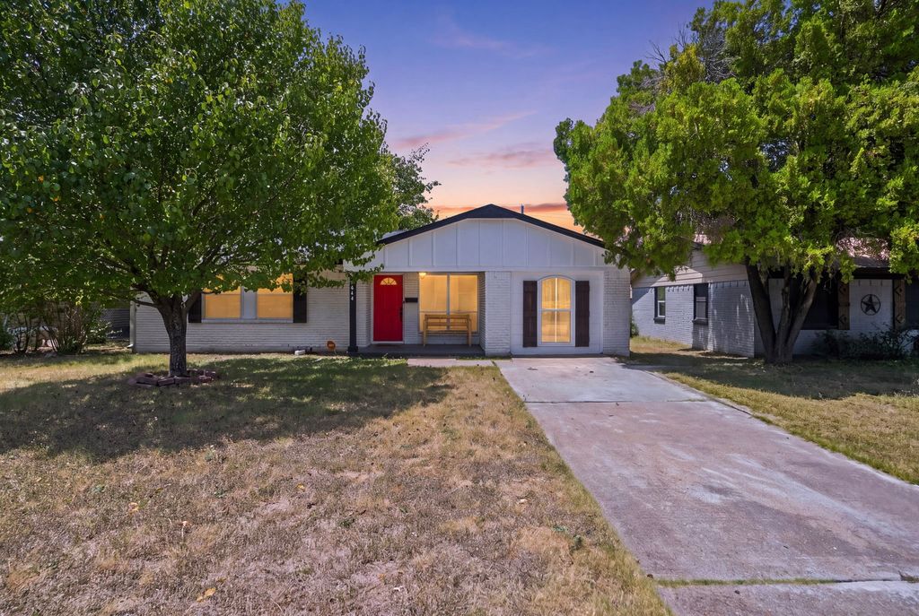 7669 Woodshire Drive, Dallas, TX 75232