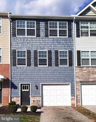 930 ADMIRALS QUAY DR, Mechanicsburg, PA 17050