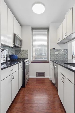 500 W 43rd St Apt 26B, New York City, NY 10036