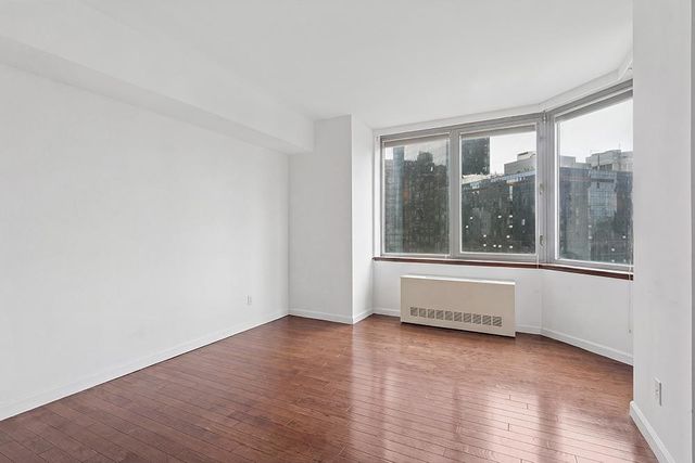 500 W 43rd St Apt 26B, New York City, NY 10036