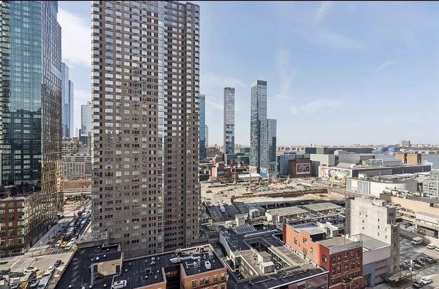 500 W 43rd St Apt 26B, New York City, NY 10036