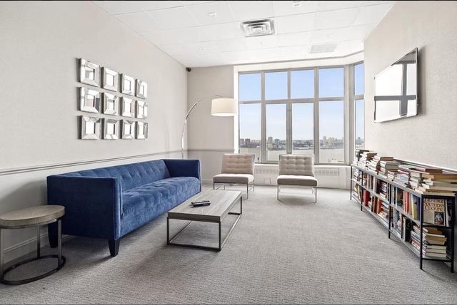 500 W 43rd St Apt 26B, New York City, NY 10036