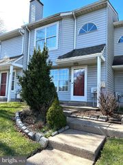 17 OLD MILL LN, Holland, PA 18966