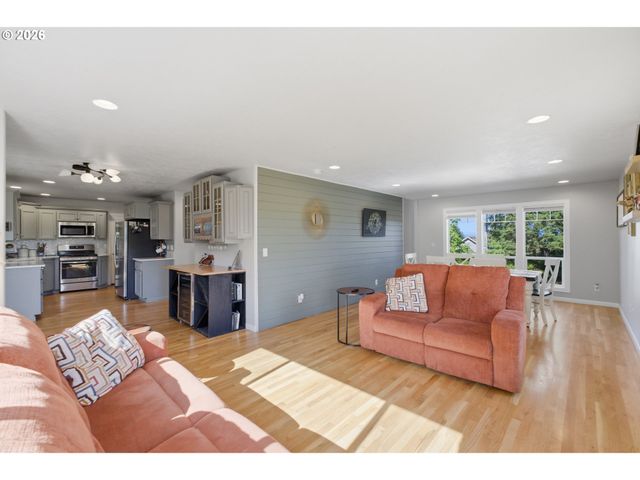 2925 DOAKS FERRY Rd Nw, Salem, OR 97304