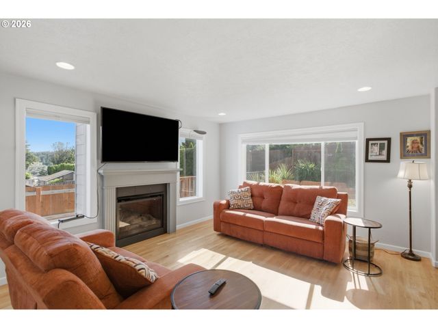 2925 DOAKS FERRY Rd Nw, Salem, OR 97304