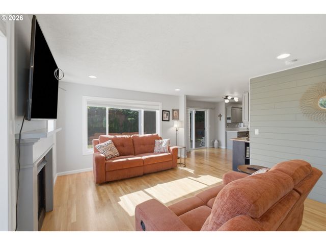 2925 DOAKS FERRY Rd Nw, Salem, OR 97304
