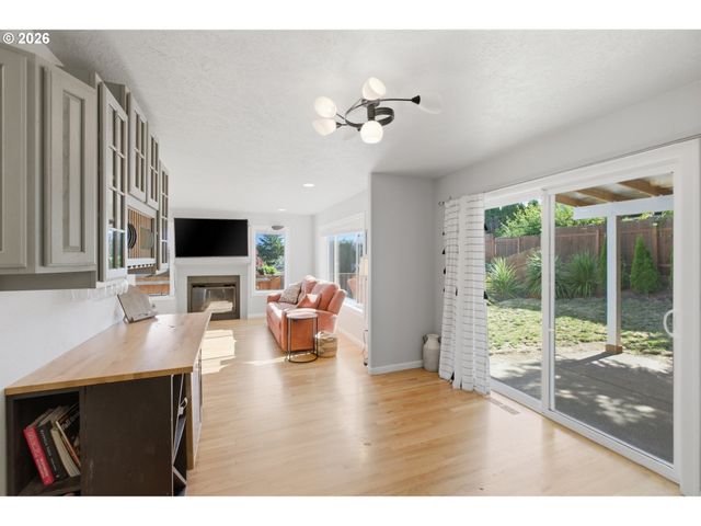 2925 DOAKS FERRY Rd Nw, Salem, OR 97304