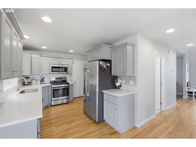 2925 DOAKS FERRY Rd Nw, Salem, OR 97304