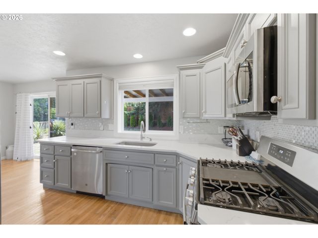 2925 DOAKS FERRY Rd Nw, Salem, OR 97304