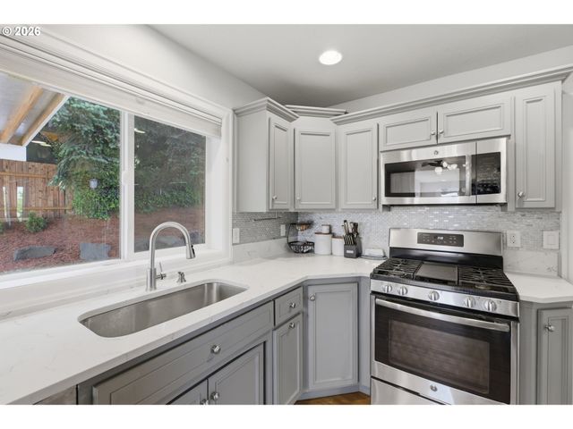 2925 DOAKS FERRY Rd Nw, Salem, OR 97304