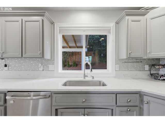 2925 DOAKS FERRY Rd Nw, Salem, OR 97304